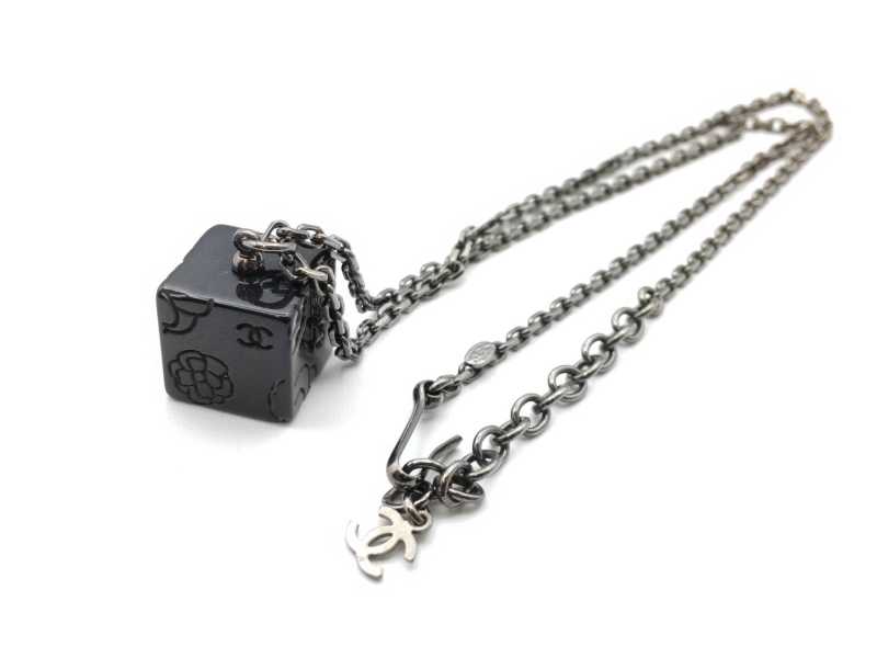 シャネル買取　カメリアキューブネックレス